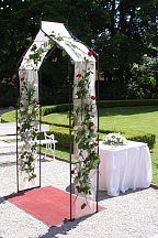 Floral wedding arch (205)