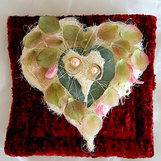 Cushion for the wedding rings