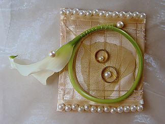 Cushion for the wedding rings