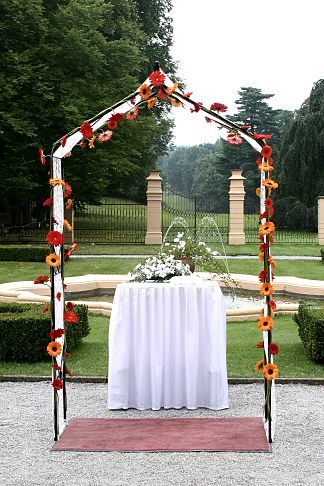 Floral wedding arch