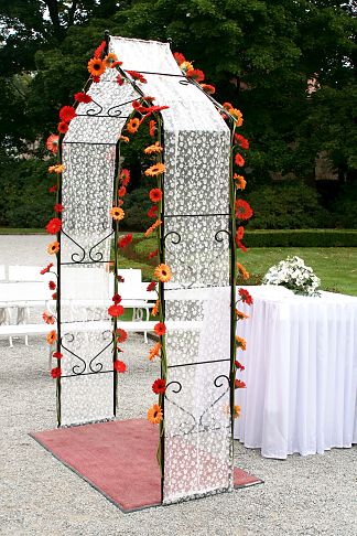 Floral wedding arch