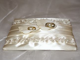 Cushion for the wedding rings