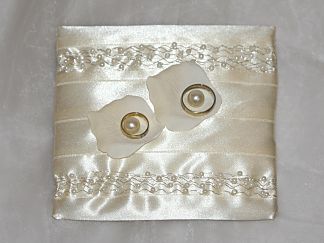 Cushion for the wedding rings