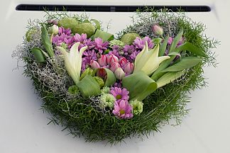 Decoration for the wedding car