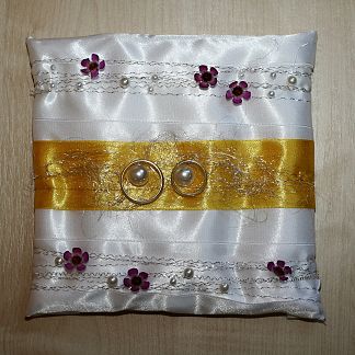 Cushion for the wedding rings