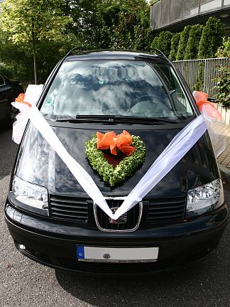 Decoration for the wedding car