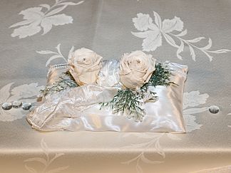 Cushion for the wedding rings