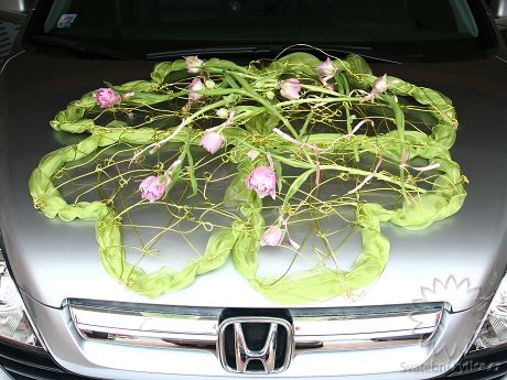 Decoration for the wedding car