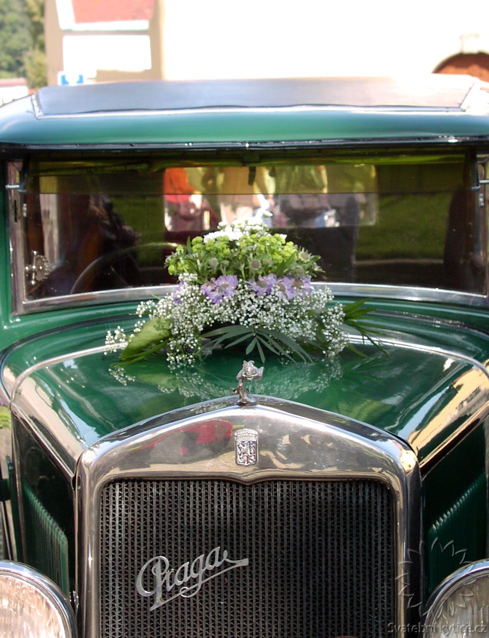 Decoration for the wedding car