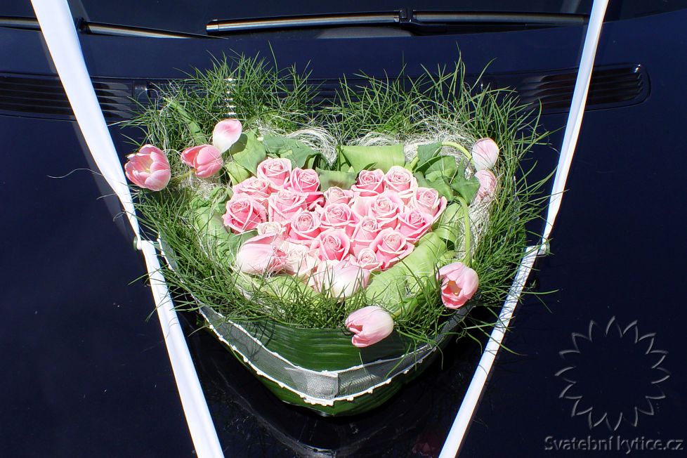 Decoration for the wedding car