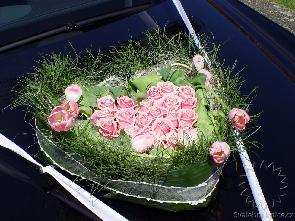 Decoration for the wedding car