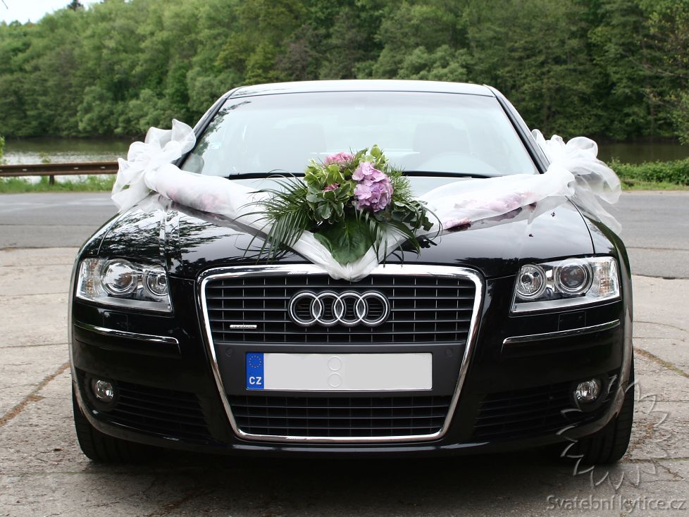 Decoration for the wedding car
