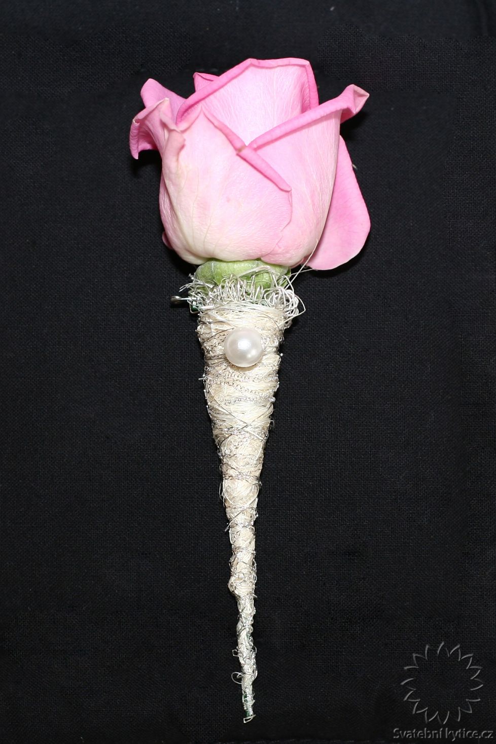 Corsage for the witness