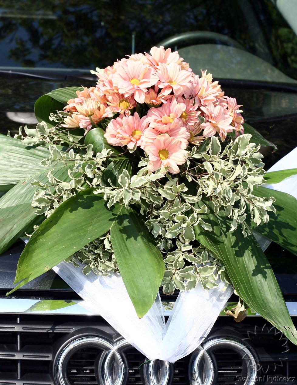 Decoration for the wedding car